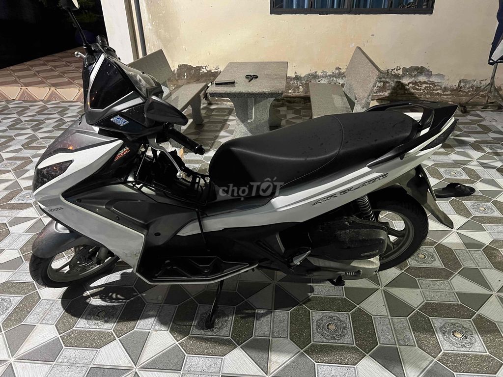 Honda Airblade 125cc 2015. Mua bán Xe máy tại Huyện Nhơn Trạch Đồng Nai được đăng bởi Đinh Quốc Duy hình 3