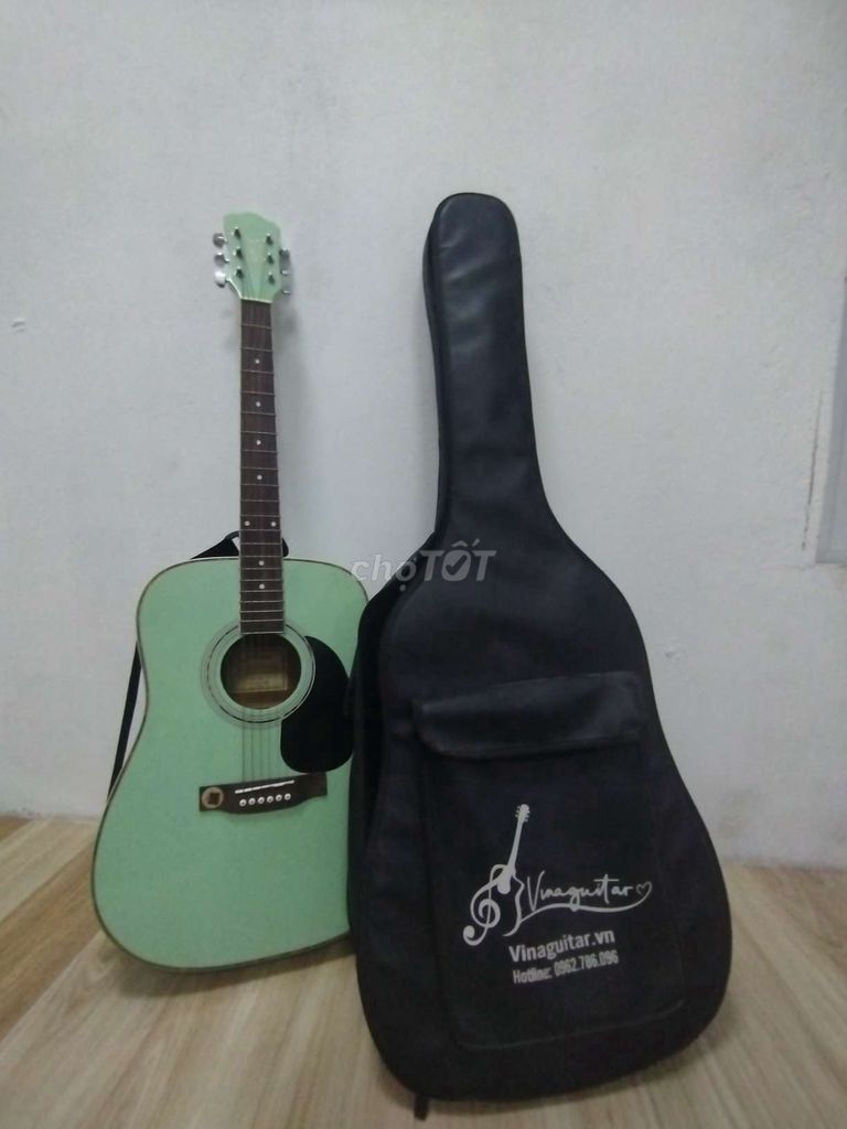 Đàn guitar acoustic khoá đúc còn new như mới