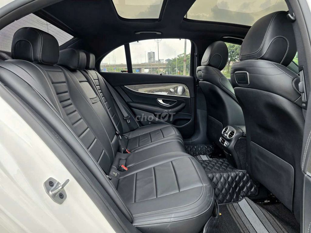 Mercedes E300 AMG Siêu Lướt 40000 KM. Mua bán Ô tô tại Quận Long Biên Hà Nội được đăng bởi Anh Tuấn hình 8