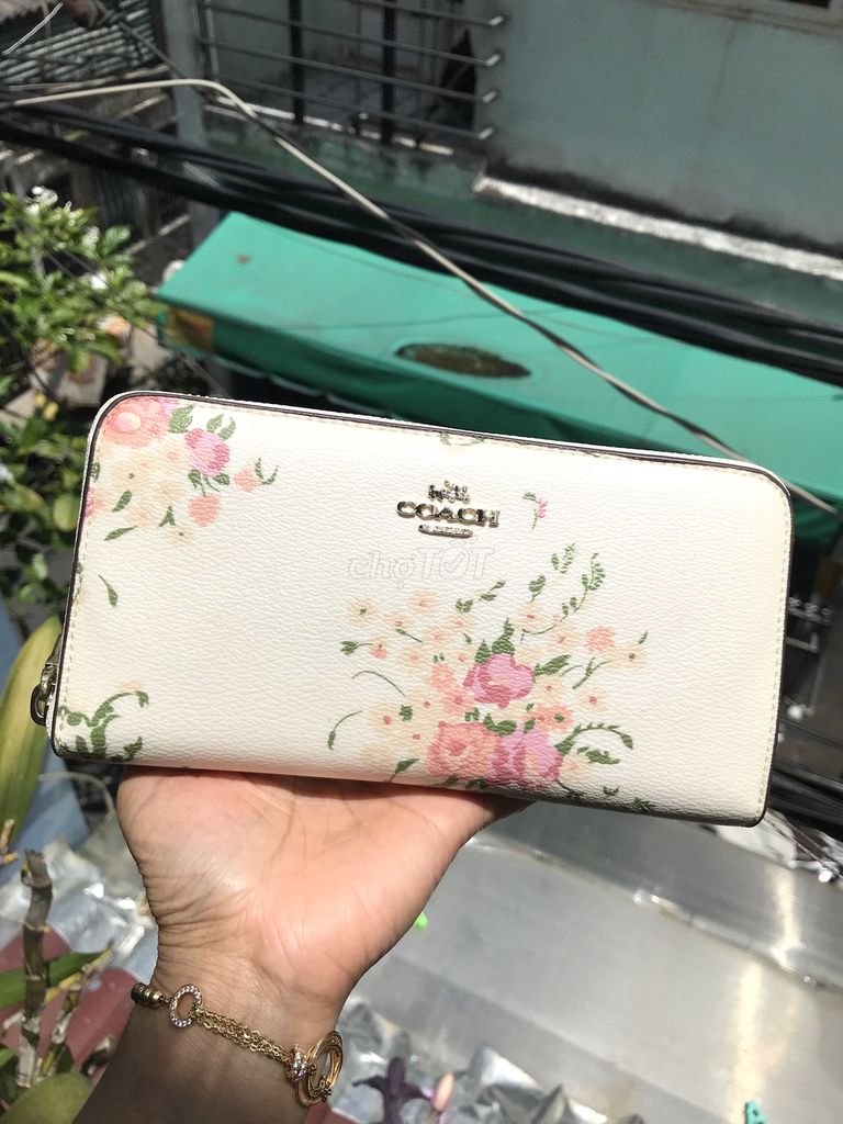 Ví cầm tay nữ hiệu Cốt của Mỹ chất canvas, 2hand. Mua bán Túi xách tại Quận Tân Bình Tp Hồ Chí Minh được đăng bởi Phương Anh hình 1