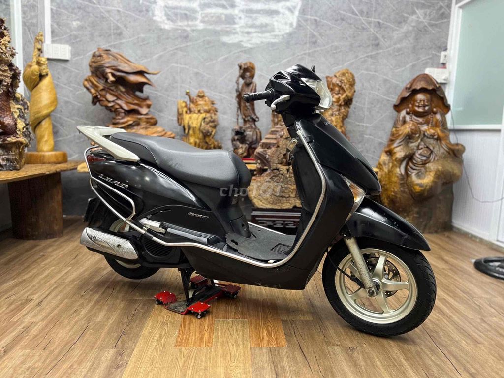 Honda Lead 2011, номер Хошимина, глушение на подножку