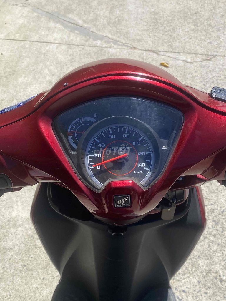 Honda Vision 2017 màu Đỏ. Mua bán Xe máy tại Thành phố Đà Lạt Lâm Đồng được đăng bởi Đạt hình 4