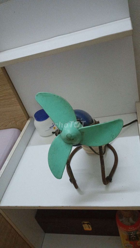 Quạt điện cổ xưa màu xanh ngọc. Mua bán Quạt tại Huyện Gia Lâm Hà Nội được đăng bởi Sơn Múc hình 1