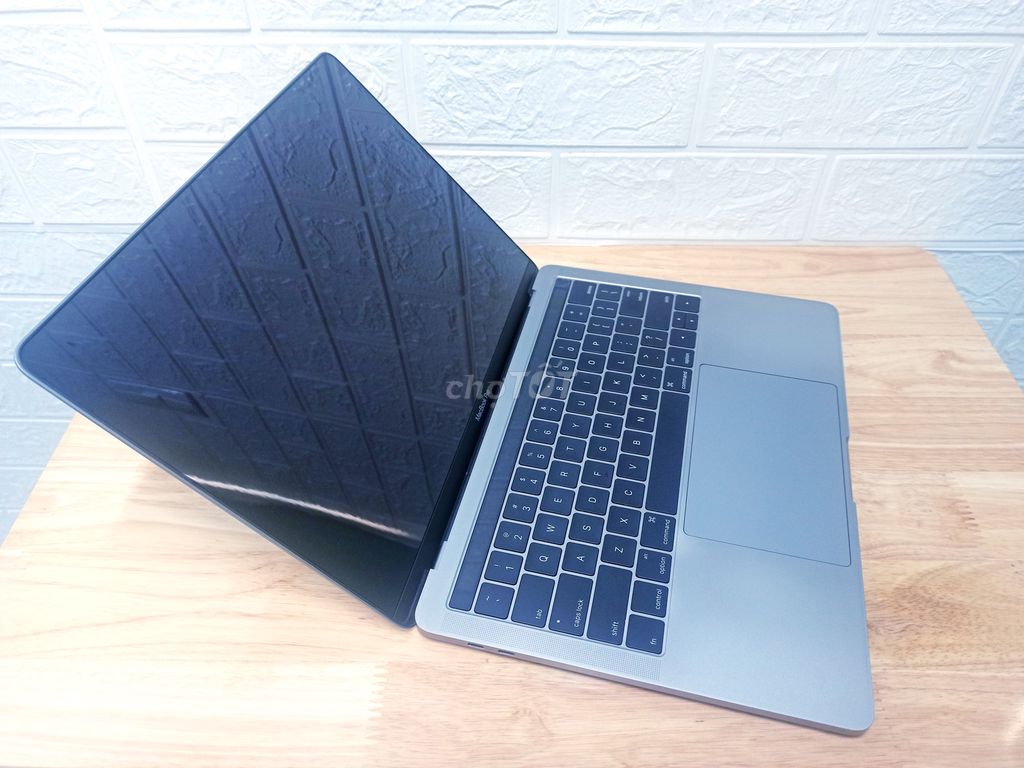 Apple Macbook Pro 13-inch 2020 i5. Mua bán Laptop tại Quận 7 Tp Hồ Chí Minh được đăng bởi Tu Nguyen hình 1