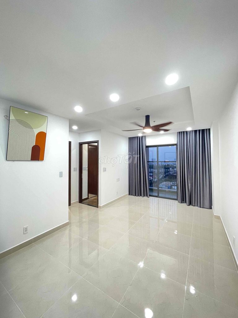 Chính chủ cho thuê Phú Đông Sky Garden bếp điện +rèm+ máy lạnh giá 8tr