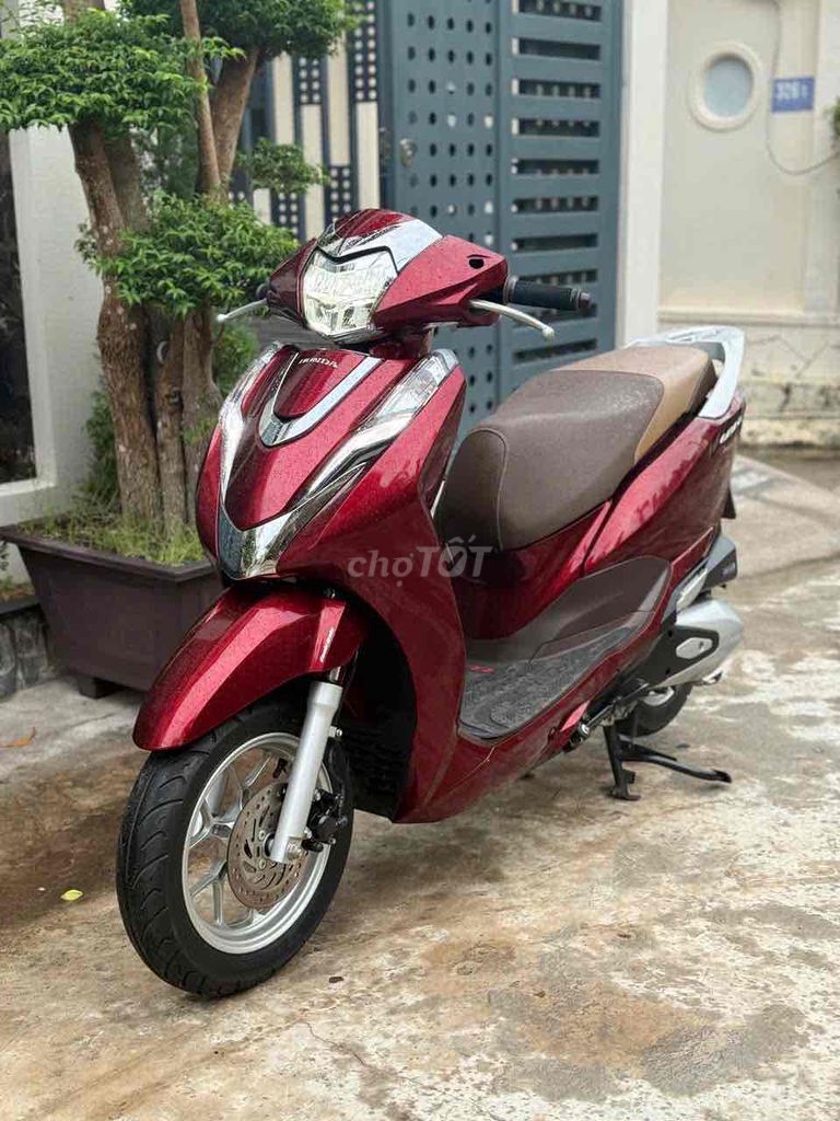 Honda Lead 4 клапана 2023 Красный