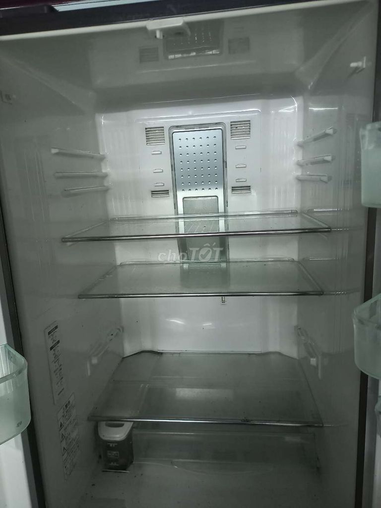 Dọn nhà về quê thanh lý tủ lạnh hitachi điện 110