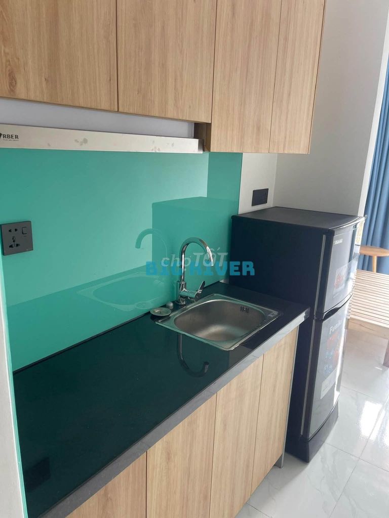 Phòng trọ full nội thất có ban công, thang máy gần ĐH FPT