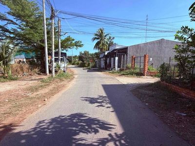 Bán đất lập vườn hậu dài kế chợ Long Hoa. Mua bán đất tại Huyện Hòa Thành Tây Ninh được đăng bởi Võ Minh Khoa
