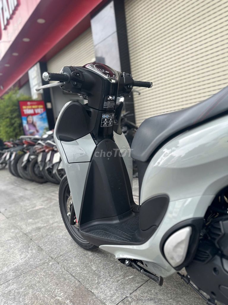 Honda SH Mode 125 ABS 2023 Xám 9000km. Mua bán Xe máy tại Huyện Bình Chánh Tp Hồ Chí Minh được đăng bởi VÕ MINH HẬU hình 16