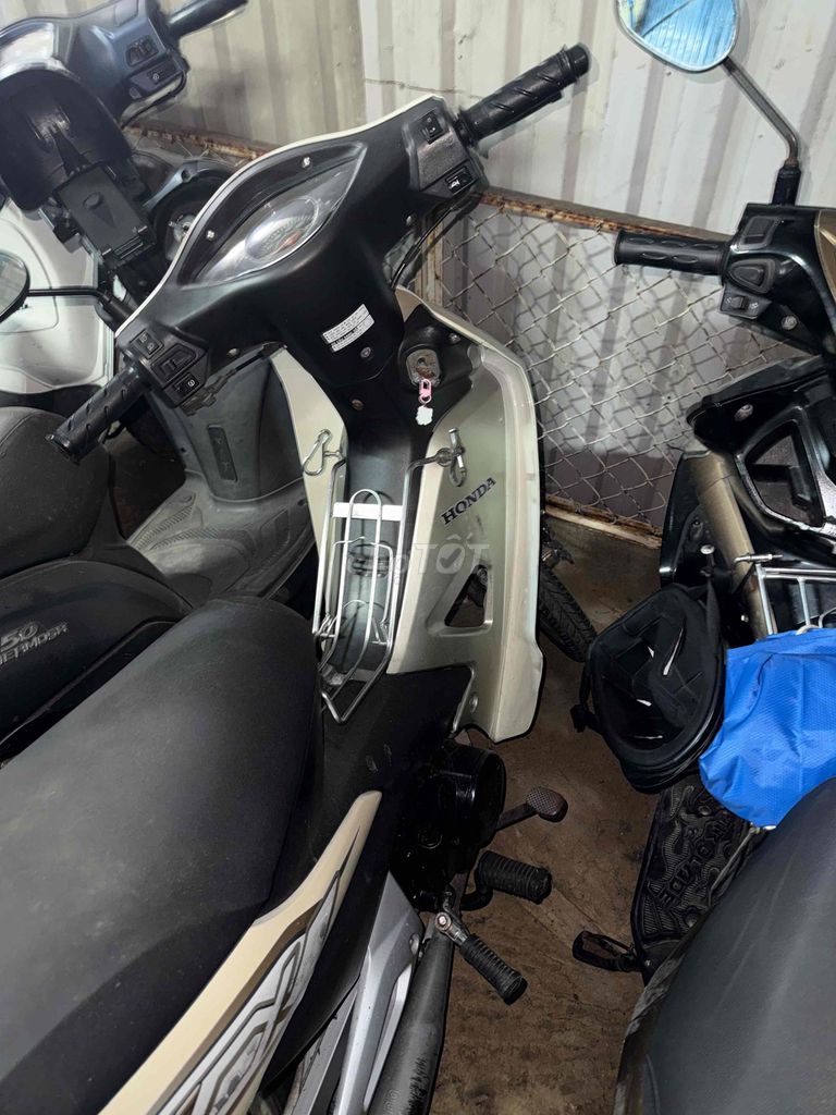 Волновой поезд Lifan белый