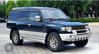 Mitsubishi Pajero V6 3500 Xanh đậm