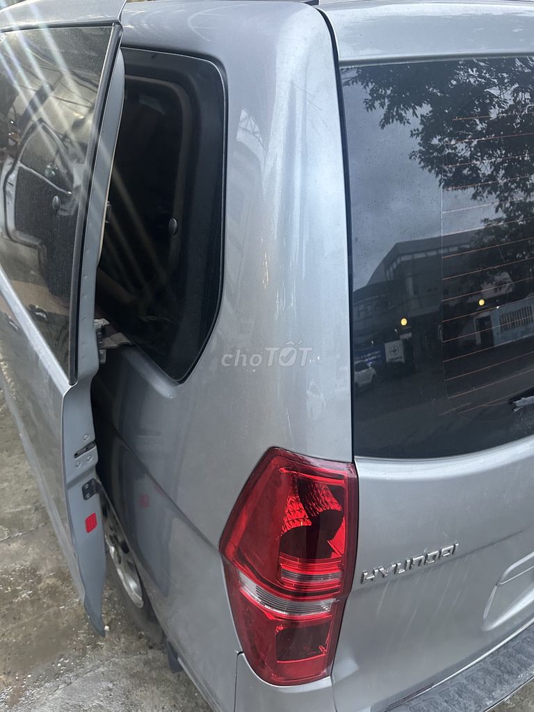 Hyundai Starex 2015 2.5D MT - 300000 km. Mua bán Ô tô tại Huyện Hòa Vang Đà Nẵng được đăng bởi Quốc Huy hình 4