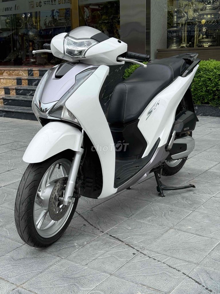 Bạch công tử Sh 2018 hồ sơ sẵn về bấm biển mới. Mua bán Xe máy tại Thành phố Nam Định Nam Định được đăng bởi Bảo Nhi Trần hình 2