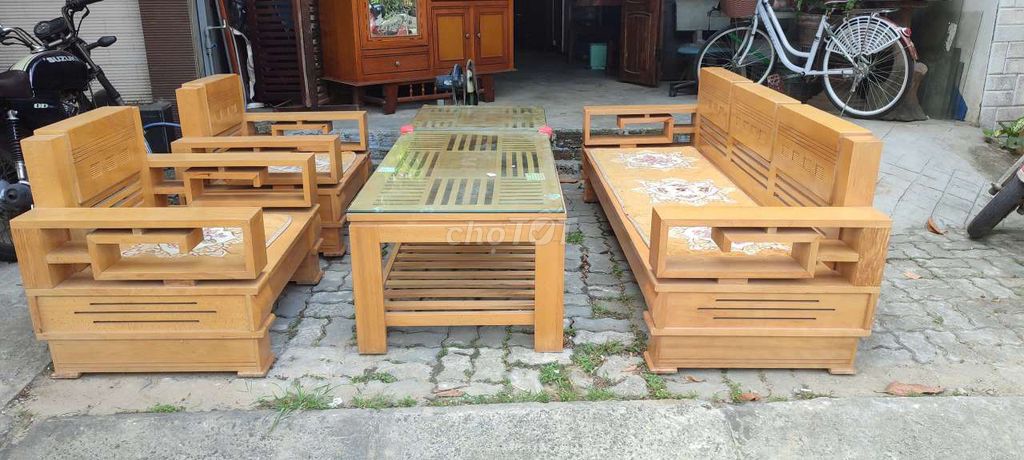 Bộ bàn ghế phòng khách Gỗ Vàng gỗ 5 món. Mua bán Bàn ghế tại Quận Cẩm Lệ Đà Nẵng được đăng bởi Ngọc Hân hình 1