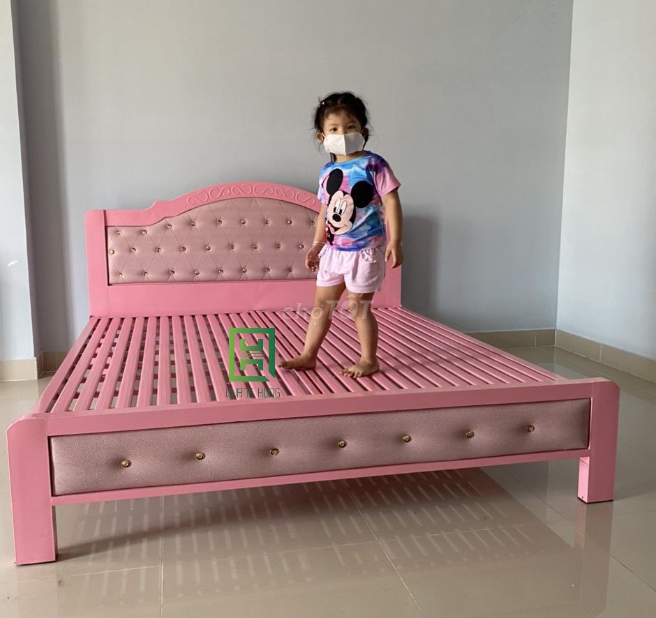Giường sắt Quang Hùng 1m2 x 2m Hồng. Mua bán Giường, chăn ga gối nệm tại Quận Gò Vấp Tp Hồ Chí Minh được đăng bởi Nội Thất Quang Hùng TD hình 1