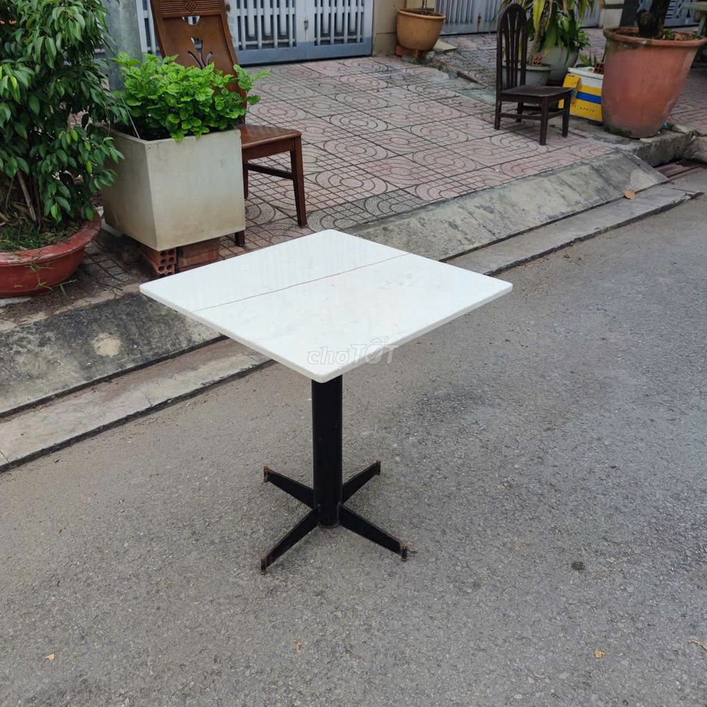Bàn cafe Vuông Trắng,bàn vuông cà phê thanh lý. Mua bán Bàn ghế tại Quận Bình Thạnh Tp Hồ Chí Minh được đăng bởi Kho Nội thất Cũ Mới Phú Nhàn hình 1