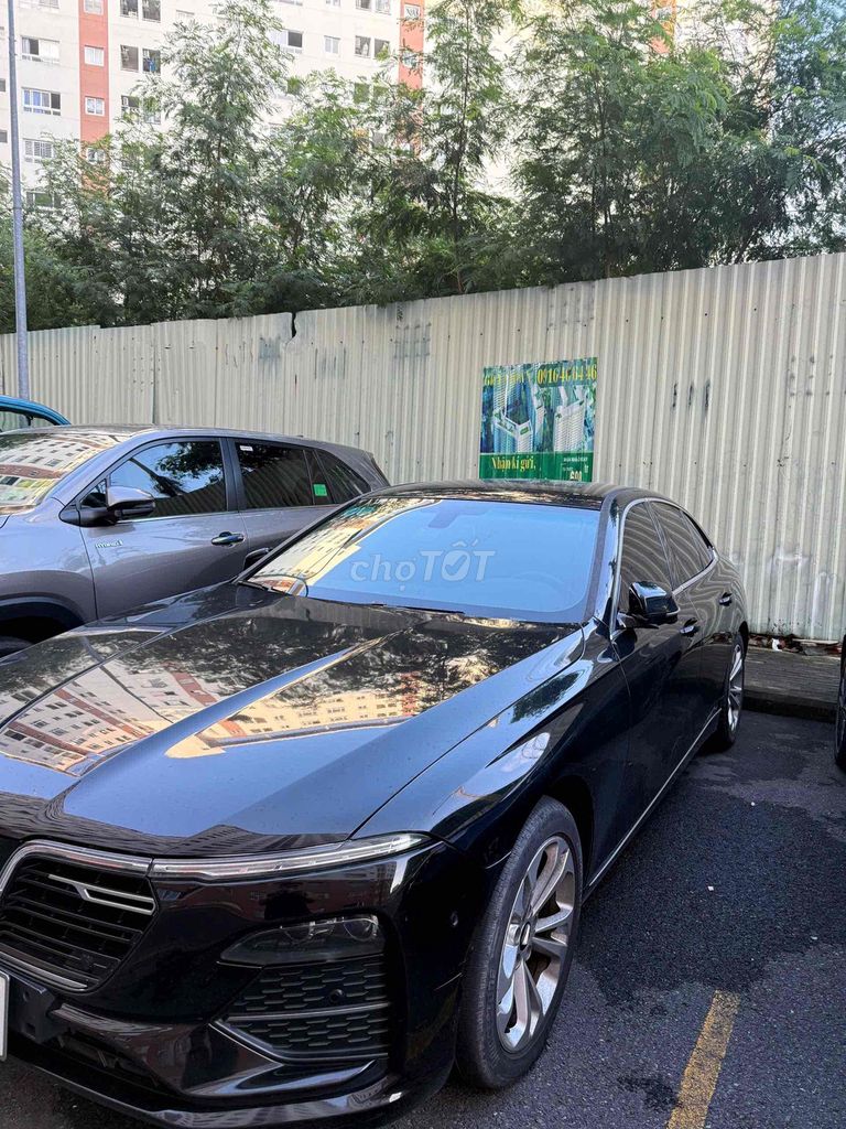VinFast LUX A2.0 2022 Черный 88 000 км