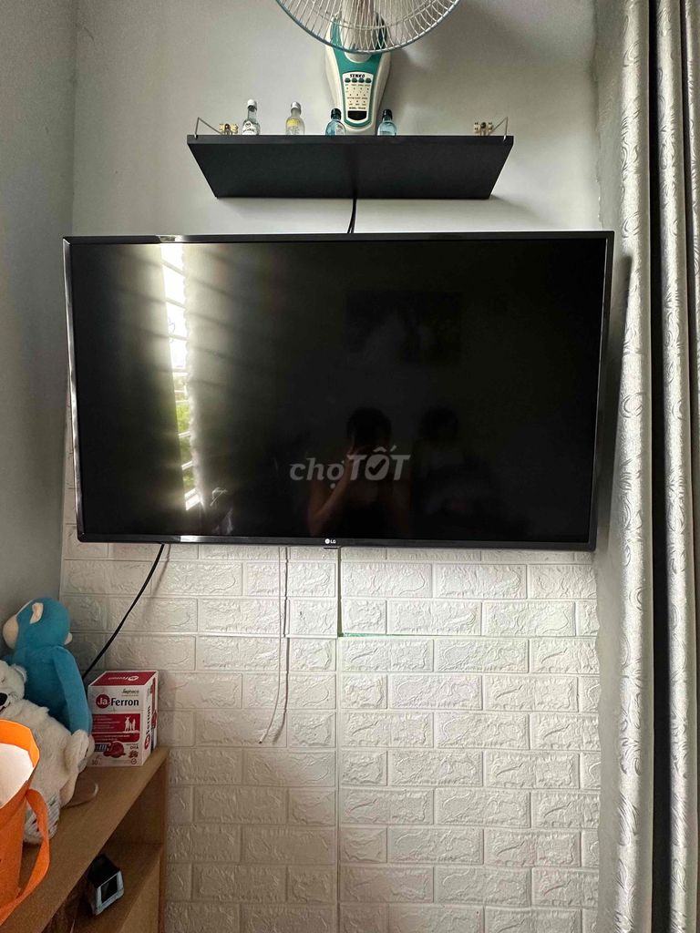 Tivi LG 43 inch 4K Bể màn hình. Mua bán Tivi, Âm thanh tại Quận Hải Châu Đà Nẵng được đăng bởi nguyen van hung hình 1
