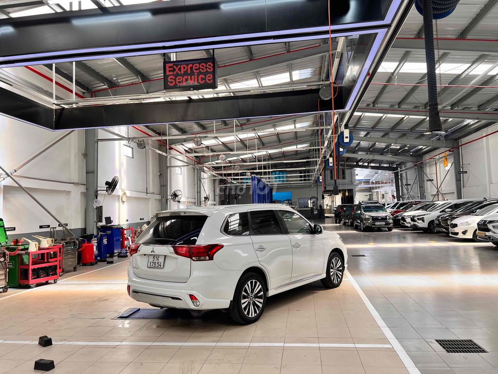 Mitsubishi Outlander 2022 2.0 Premium - 26326 km. Mua bán Ô tô tại Quận 7 Tp Hồ Chí Minh được đăng bởi Mitsubishi Thông  hình 9