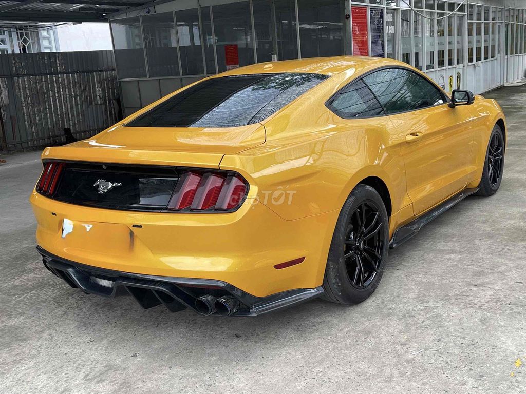 Ford Mustang Cũ 2.3L AT 2014 - 80000 km ốp Carbon. Mua bán Ô tô tại Quận Gò Vấp Tp Hồ Chí Minh được đăng bởi Ô Tô Cũ hình 4