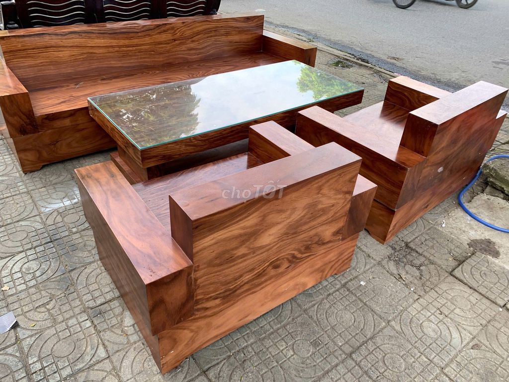 Bộ bàn ghế Gỗ tự nhiên. Dịch vụ nhà cửa khác tại Quận Sơn Trà Đà Nẵng được đăng bởi THẾ GIỚI ĐỒ CŨ ĐÀ NẴNG hình 1
