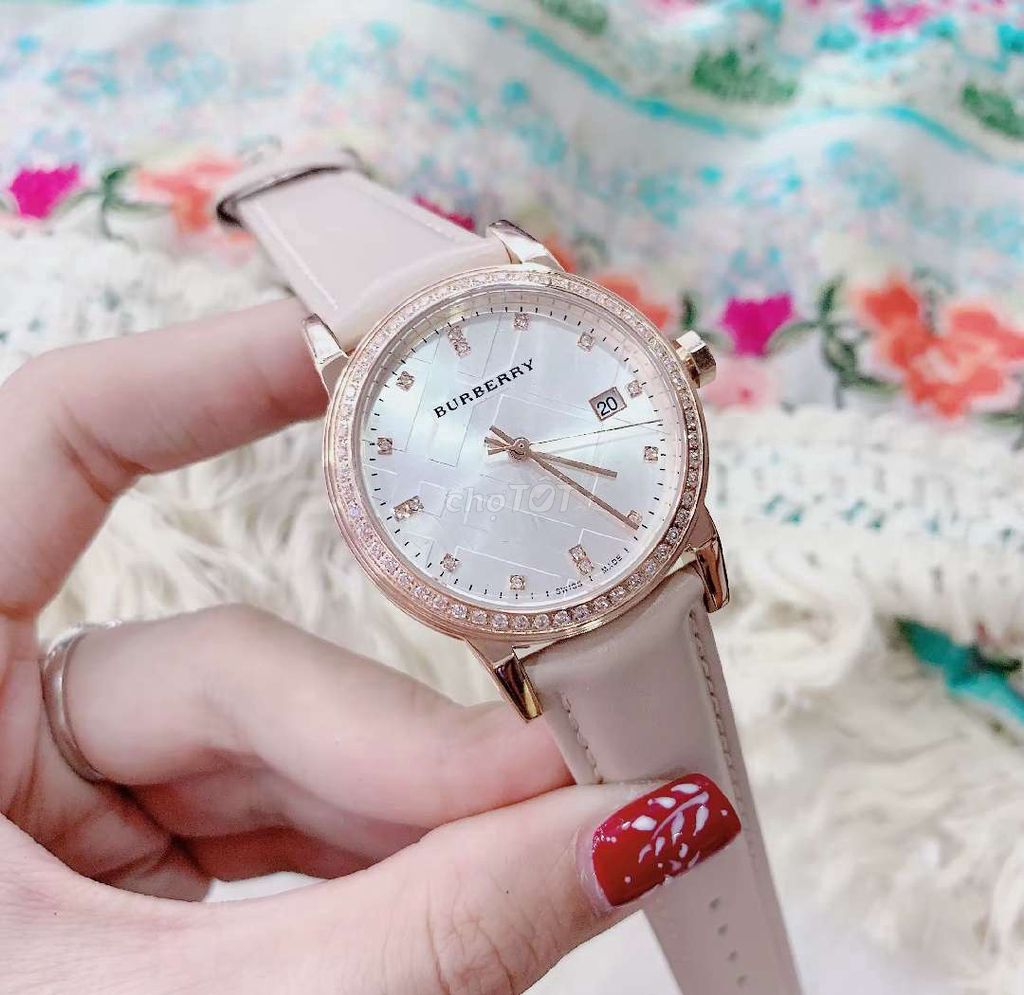 Đồng hồ Burberry Nữ Dây da Hồng nhạt. Mua bán Đồng hồ tại Quận 12 Tp Hồ Chí Minh được đăng bởi Thắng  hình 1
