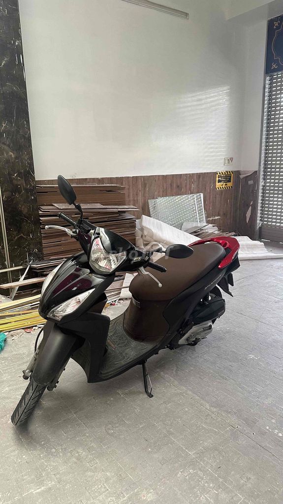 Honda Vision 2023 чёрный с красным 21 384 км