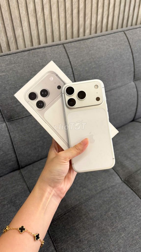 iPhone 17 Pro Bạc 256 VN BH T3/2027. Mua bán Điện thoại tại Quận Tân Bình Tp Hồ Chí Minh được đăng bởi Đỗ đình cư hình 1