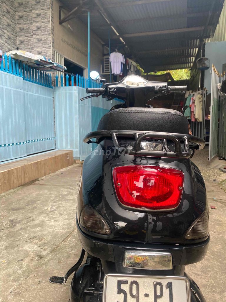 Piaggio Vespa màu Đen. Mua bán Xe máy tại Thành phố Biên Hòa Đồng Nai được đăng bởi Mẫn Lạnh Lùng hình 4