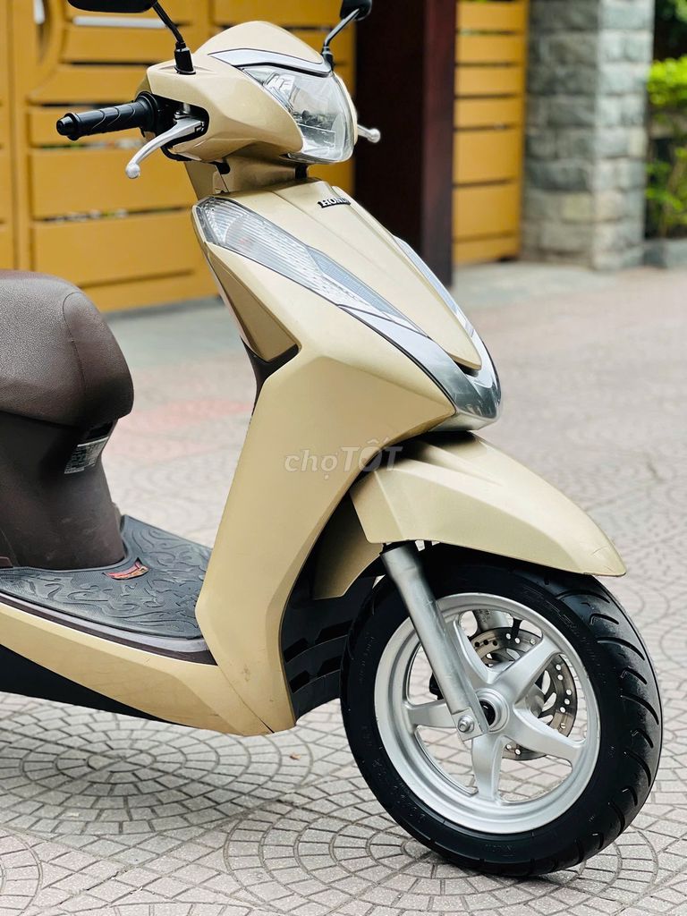 Машина для производства золотого песка Honda Lead 125 2016