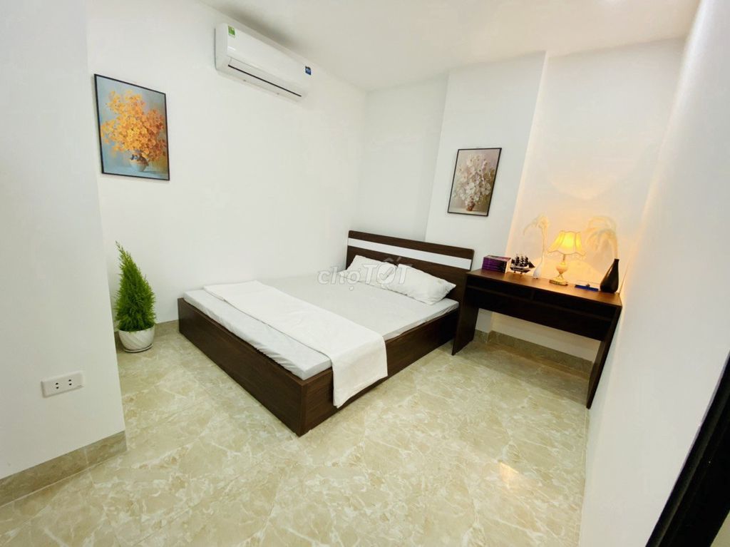 Cho thuê căn hộ 1 ngủ 1 khách mặt phố Nguyễn Văn Tuyết