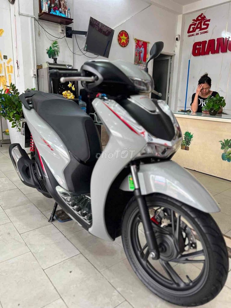 Honda SH 125 ABS 2024 Серый цемент 3000км