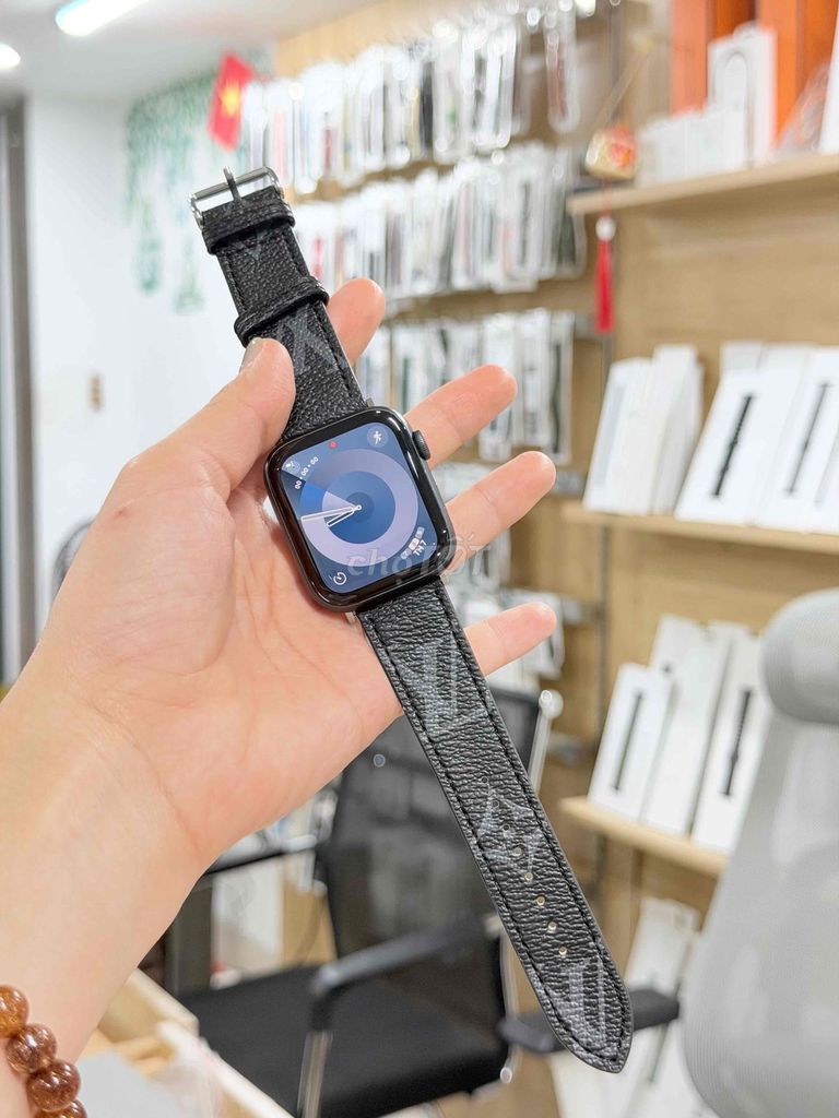 Apple Watch Series 4 44mm Nhôm Đen Gray 99%. Mua bán Thiết bị đeo thông minh tại Quận Đống Đa Hà Nội được đăng bởi Giang Trần Watch hình 1