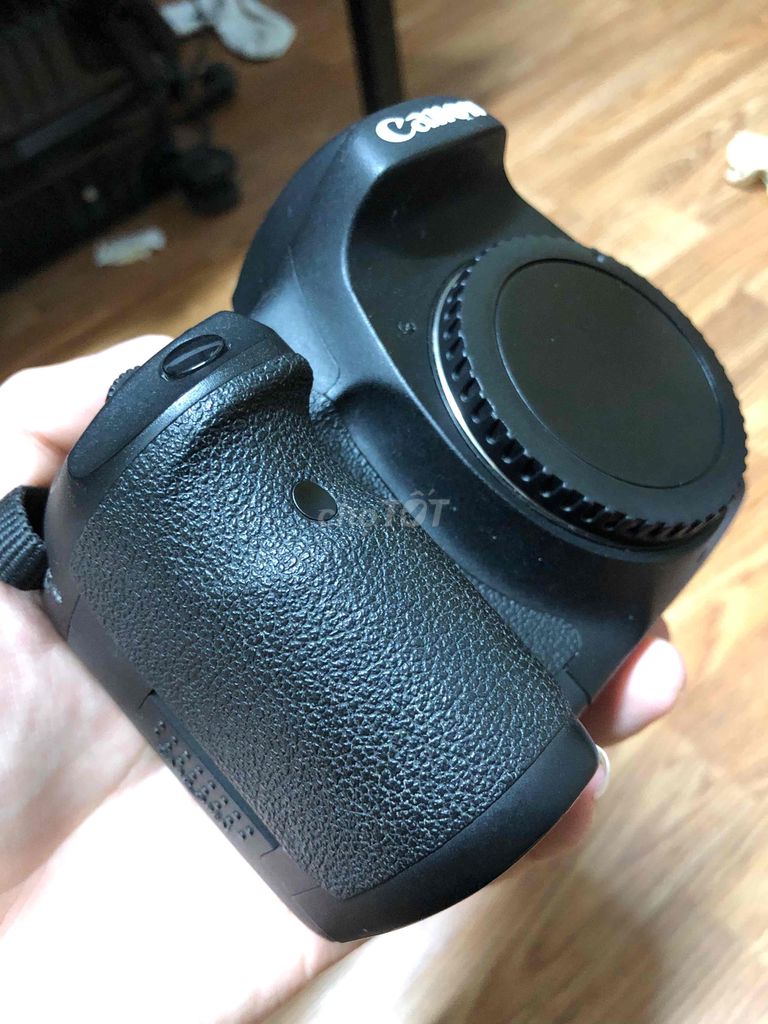 Bán Canon 7D kèm lens 75-300 is chưa đến 15k shot
