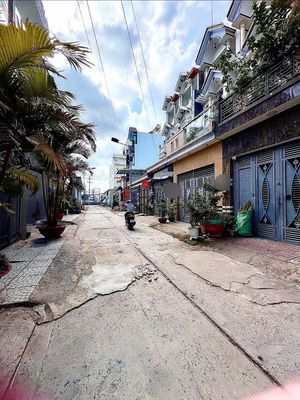 Cho thuê gấp nhà 1/ Võ văn Vân, 4x17, đúc 2 Lầu, 4PN, Giá: 12 triệu