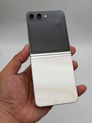 Samsung Galaxy Z Flip 5 256GB Beige 99%