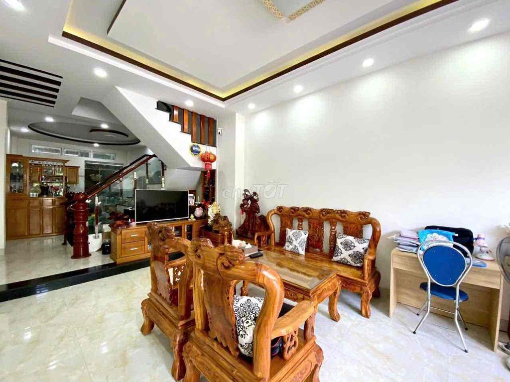 Cho thuê nhà nguyên căn 4 tầng KĐT Hà Quang 2. có 4PN, 4WC. Đường 8m