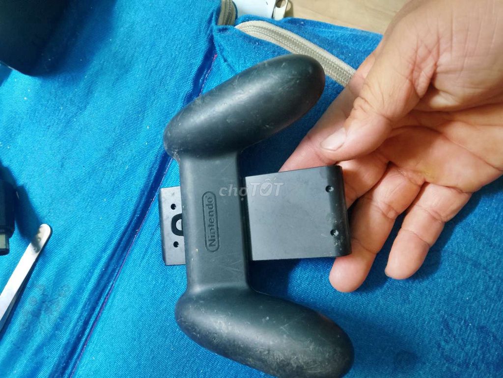 Tay cầm Nintendo Switch Đen. Mua bán Thiết bị chơi game tại Quận Tân Bình Tp Hồ Chí Minh được đăng bởi Wang long  hình 1