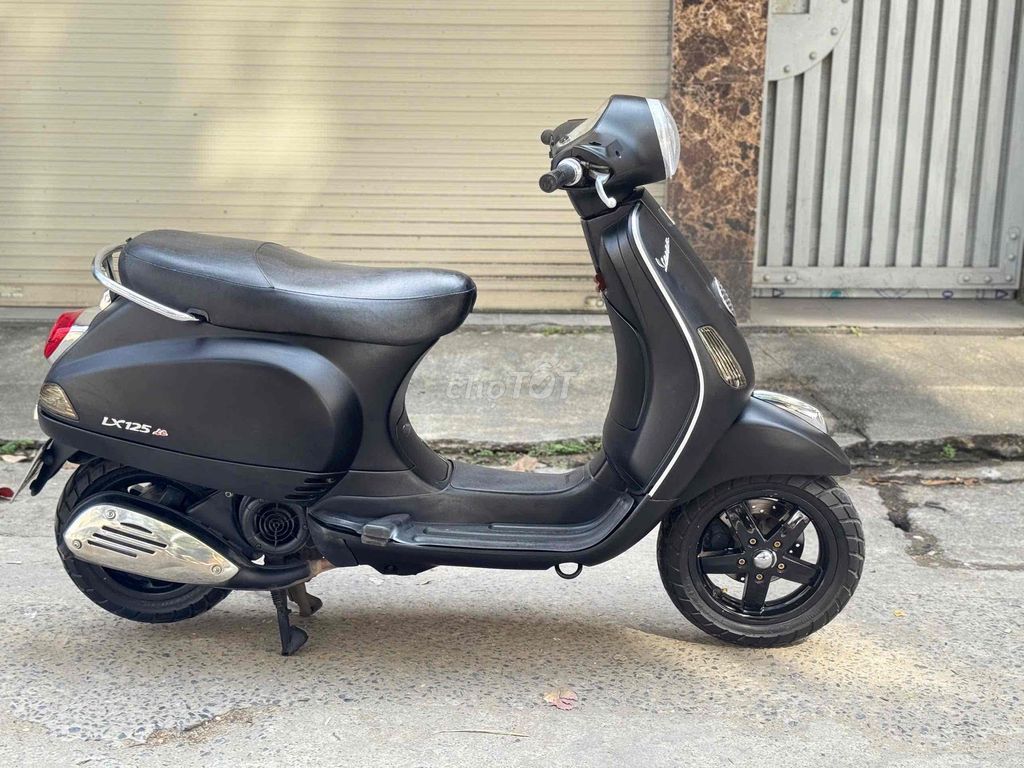 Piaggio Vespa LX 125 черный ie экономичный