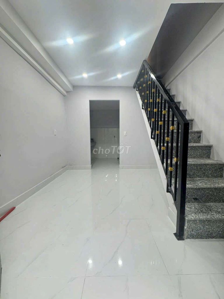 Аренда · 2 комн. · 21 м² · Quận 4, ул. Đường Đoàn Văn Bơ