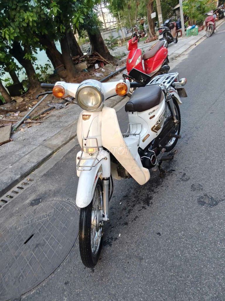 Xe máy Honda Cub 50cc Trắng