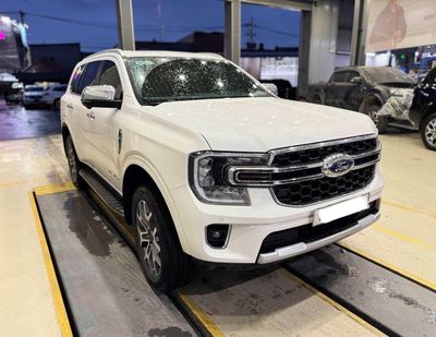 Ford Everest Titanium 4x2 màu Trắng- 28.000 km