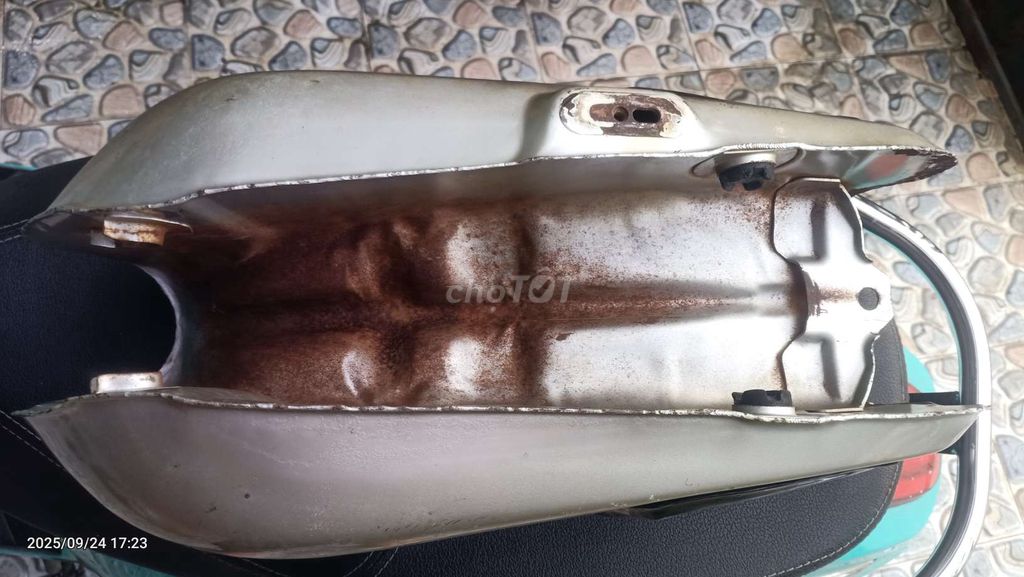 bình xăng xe 67 hay 68 sơn zin hao mòn theo năm th. Mua bán Phụ tùng xe tại Quận 3 Tp Hồ Chí Minh được đăng bởi Dương Kiệt hình 3