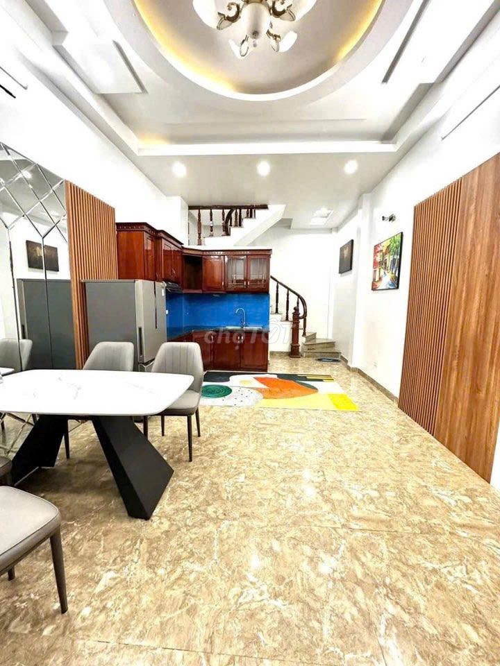 Cho thuê nhà Lạc Long Quân, Tây Hồ – 40m² 5 tầng – 3PN – full đồ  12tr