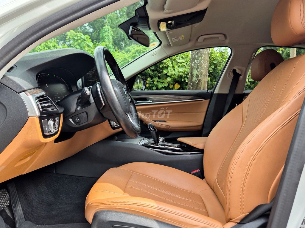 BMW 520i Luxury Line LCI один владелец с новья