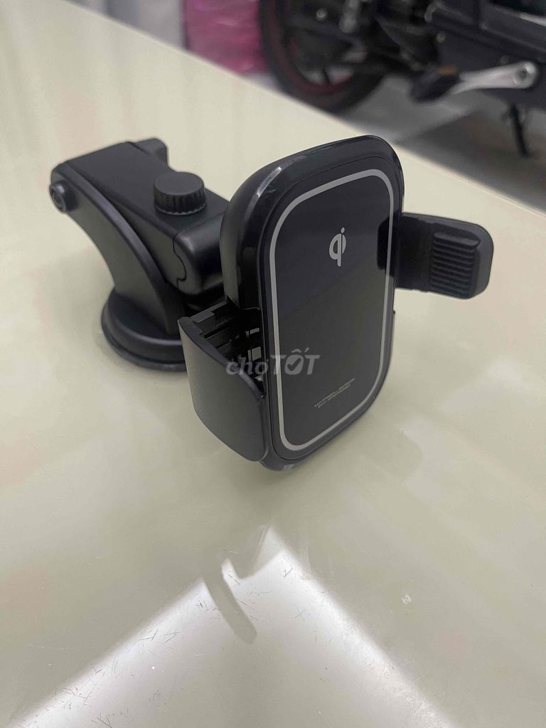 Bộ kẹp điện thoại kiêm sạc nhanh không dây xe ôtô