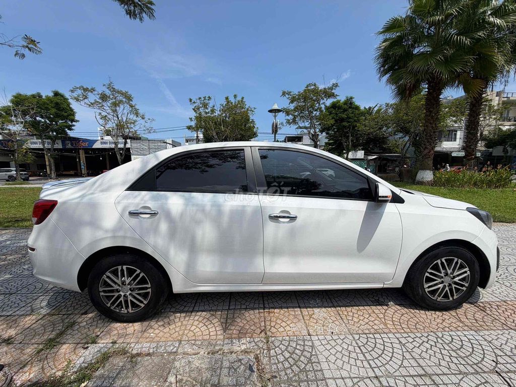 Kia Soluto белый 120000 км