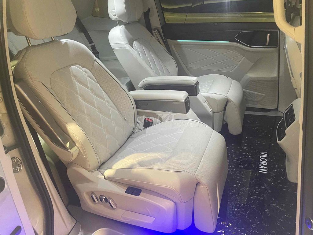 Volkswagen Viloran Luxury 2025 Bạc 1500 km. Mua bán Ô tô tại Quận 7 Tp Hồ Chí Minh được đăng bởi Tran Huu Manh hình 4