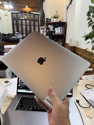 Macbook Pro 2019 13” chip i5 ram 16 ssd 256 rẻ
